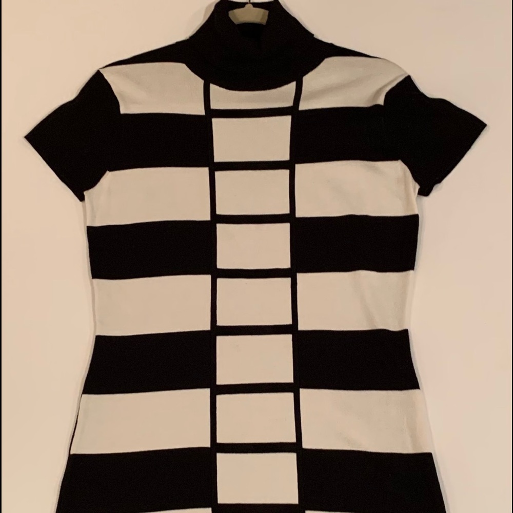 Black and white short sleeve sweater dress